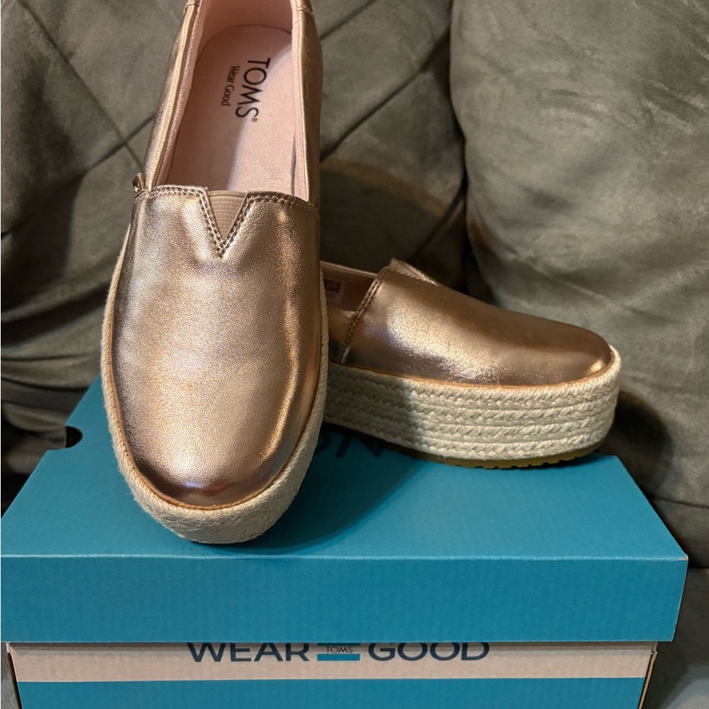 TOMS Women's Shiny Gold Platform Espadrilles